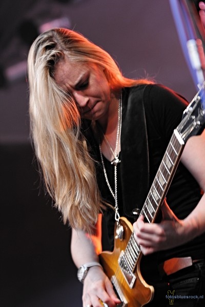  Joanne Shaw Taylor